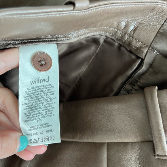 Aritzia Wilfred 4 Brown Faux Leather Carrot Pleated Pants - Picture 7 of 9
